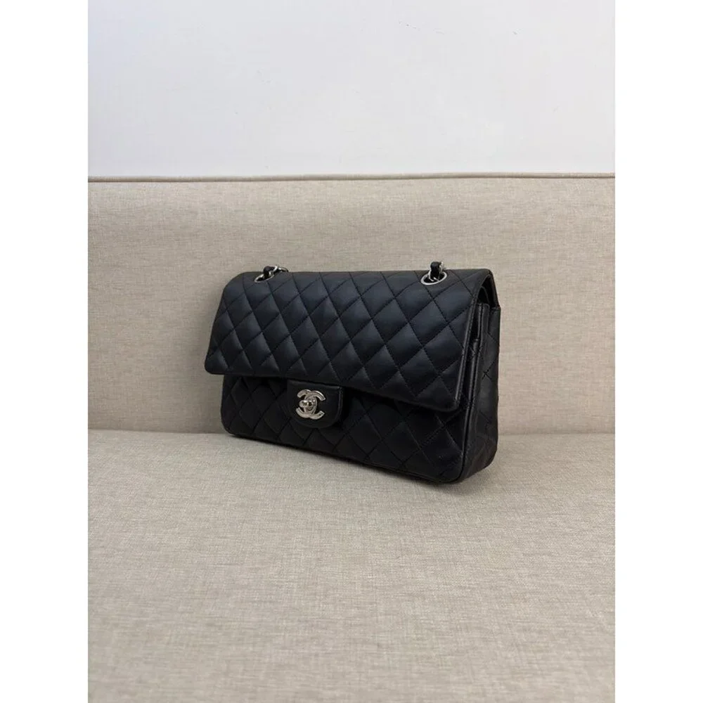 CHANEL Black Lambskin Classic Flap Medium SHW